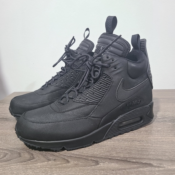 Jordan Air Deluxe Triple Black -807717-010- Size 8 women's - Pre-Owned - Picture 7 of 8